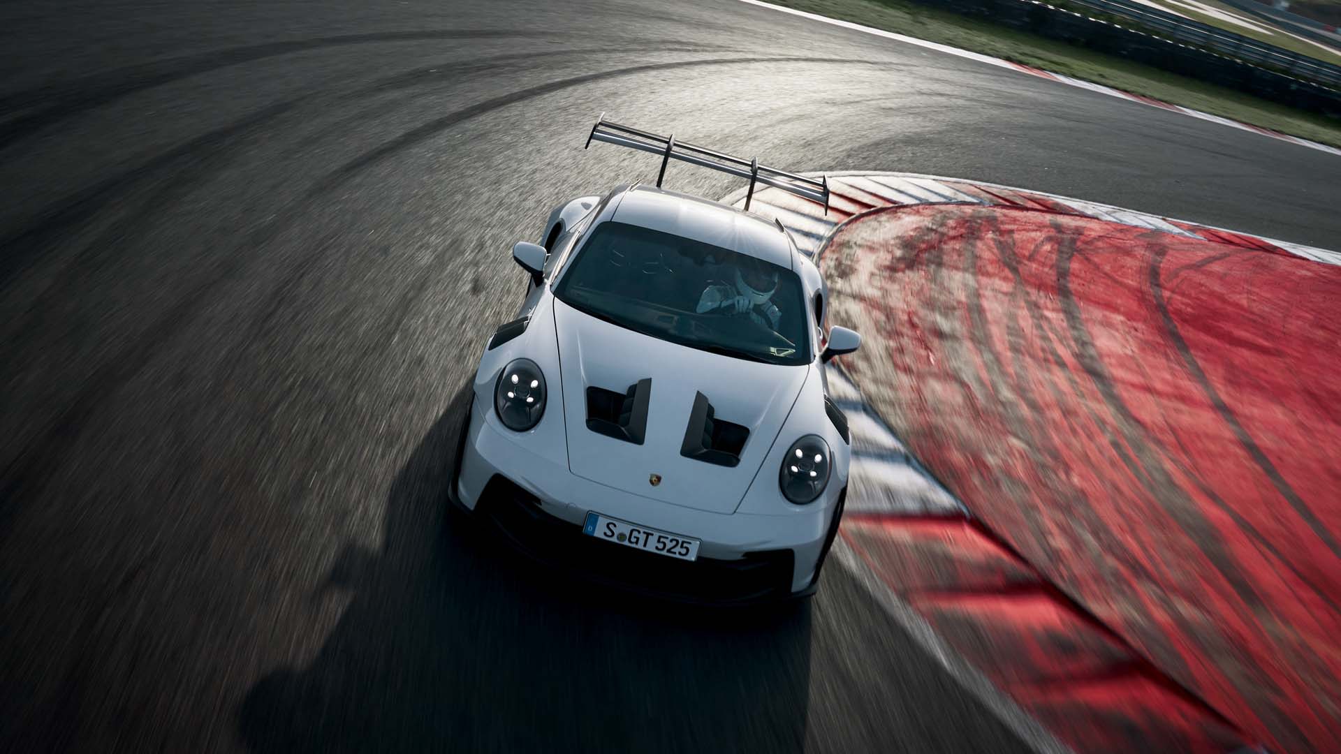 Porsche 911 GT3 on track